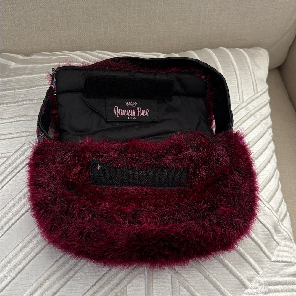 Queen Bee USA Faux Fur Shoulder Bag with Floral Trim - Picture 2 of 6